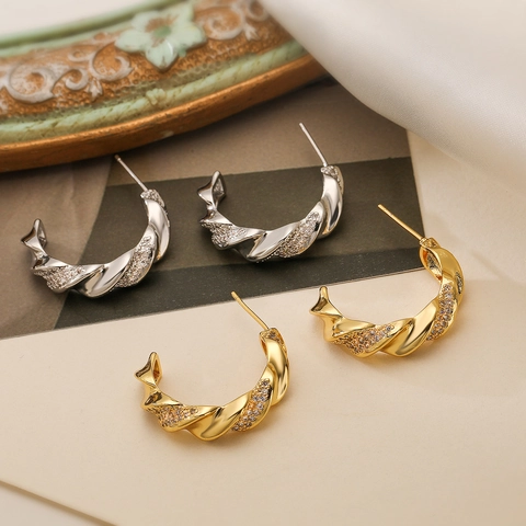Gedrehte C-Förmige Creolen Kupfer Vergoldet Mit Zirkonia Mikroeinlage High-End Luxus Mode Schmuck Für Damen