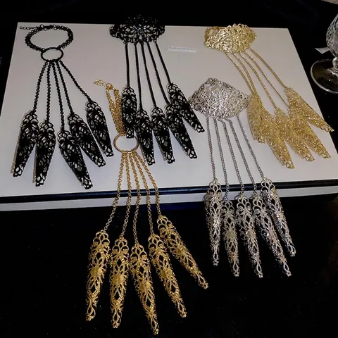 Gotisches Legierung Hohlblume Fingerrüstung Nagelschellen Handkette Sklavenarmband Vintage Ethno Stil Damen Schmuck