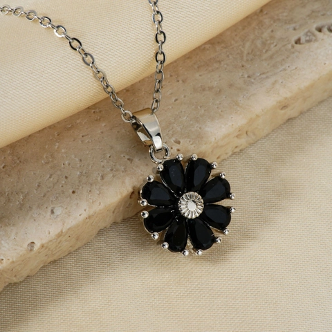 Élégant Collier Pendentif Fleur en Acier Inoxydable pour Femme Bijoux de Chaîne de Clavicule Florale Incrustée de Zirconia Noir