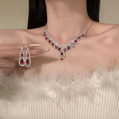 Elegante Kupfer Halskette Und Ohrringe Schmuck Mit Rotem Wassertropfen Straß Tassel Für Damen Party Bankett Luxus