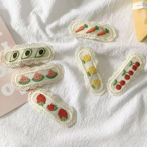 Schattige Geborduurde Fruit Kant Haarspeldjes Voor Meisjes Aardbei Kers Avocado Groente Patronen Metalen BB Clips