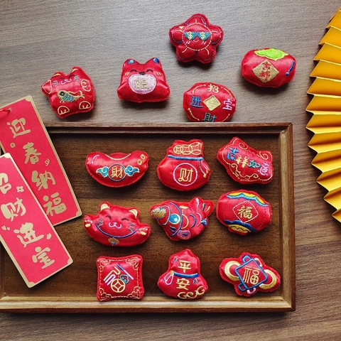 Red Plush Embroidery Lucky Cat Fortune Bag Brooch Pin Chinese New Year Clothing Accessory DIY Craft Decoration