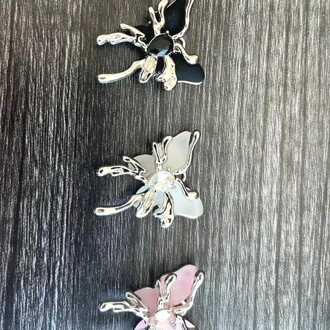 Schmetterling Anhänger Halskette Legierung Strass Flüssigmetall Stil Matte Farbige Schmuck Für Frauen
