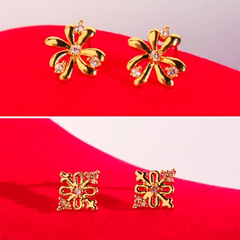 Squisiti Orecchini a Bottone in Ottone con Zirconia a Forma di Fiore Cavo Placcati Oro Geometrici per Gioielli da Donna