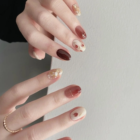 Red Tulip Floral Press On Nails With Gold Foil Wine Red Gradient Short Square Glossy Artificial Finger Nails For Women