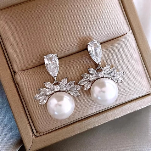 Pendientes Elegantes De Perlas Artificiales Gota De Agua Con Circonita Y Poste De Plata Para Mujer Color Plata Moda