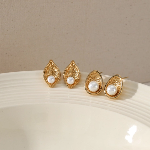 Pendientes De Perlas Artificiales De Acero Inoxidable Hoja Ovalada Geométrica No Se Desvanece Chapado En Oro PVD Joyería