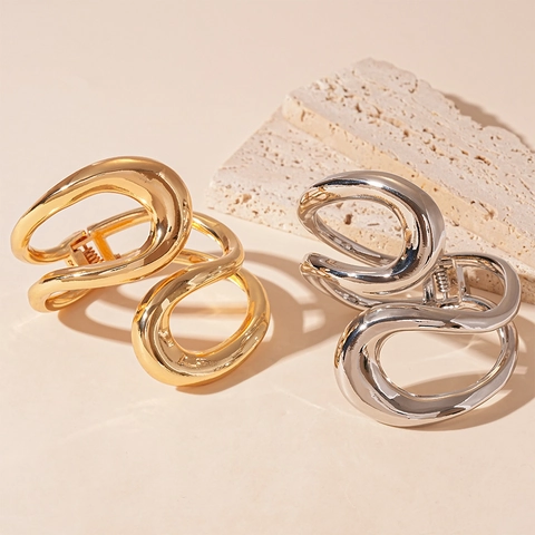 Brazalete De Aleación Cruzado Hueco Geométrico Irregular Pulsera Abierta Escultural Metálica Exagerada Para Mujer