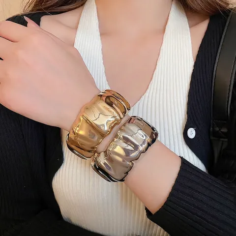 Brazalete Ancho Aleación Textura Arrugada Ondulada Metal Líquido Minimalista Metálico Joyería De Declaración Mujer