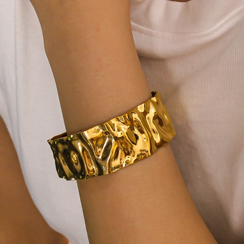 Wide Hammered Bangle 18K Gold Plated Stainless Steel Irregular Folded Texture Open Cuff Exaggerated Fashion For Women