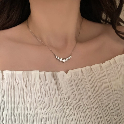 Elegante Collana Con Pendente Ad Arco Sorridente Con Zirconi Sfumati Catena In Argento S925 Per Donna