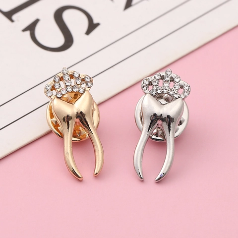 Krone Zahn Brosche Pin Legierung Strass Medizinischer Zahnarzt Krankenschwester Geschenk Schmuck Zubehör Für Damen Herren