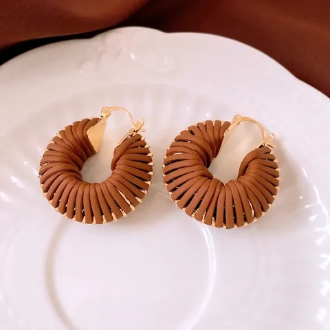 French Retro Alloy Hoop Earrings With Woven Leather Texture Round Geometric Design For Women Niche Style