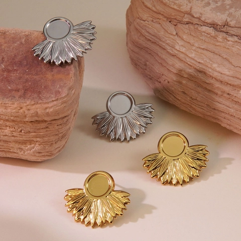 Vintage Fan Shaped Sunburst Stud Earrings Stainless Steel Ribbed Irregular Round Mirror Light Luxury Jewelry For Women