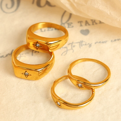 Anello Sigillo Stella Polare Minimalista da Donna in Acciaio Inossidabile Placcato Oro 18K Stella Strass Anello Geometrico Ovale Gioielli Regalo