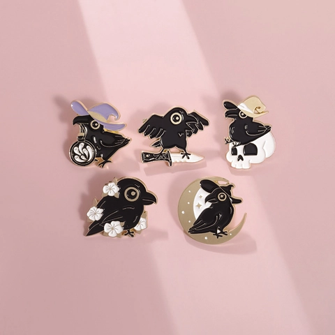 Set di Spille in Smalto Corvo Gotico Halloween Cappello da Strega Teschio Luna Pugnale Corvo Distintivo Per Giacca Zaino Vestiti Gioielli