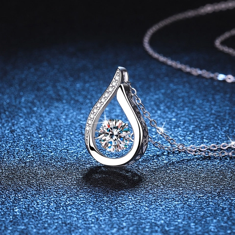 S925 Sterling Silver Dancing Moissanite Waterdrop Pendant Necklace For Women Elegant Round Brilliant Cut Jewelry Gift