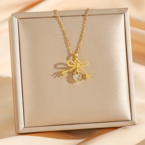 Collier Pendentif Nœud Cœur Acier Titane Zircone Élégant Doux Luxe Chaîne De Clavicule Bijoux Pour Femmes