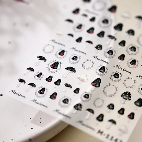 Paddenstoel Nagelkunst Stickers Zwart Wit Rood Handgetekend DIY Decals Decoratie Voor Vrouwen Elegante Ins Stijl Tool