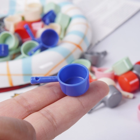 Modèle De Louche À Eau Miniature Pour Maison De Poupée Jouet Ustensile De Cuisine En Plastique Accessoire Coloré