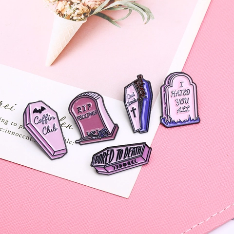 Broche Pins En Email Gothique Alliage De Zinc Halloween Badges Décoratifs Tombe Cercueil Dark Punk Style Bijoux Femmes Hommes
