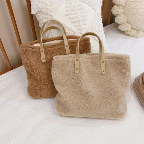 Vintage Lamb Wool Tote Bag Soft Plush Handbag With PU Leather Handles And Rivets Warm Retro Square Purse For Women