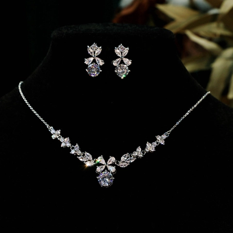 Collana Pendente Fiore Zircone Rame Intarsiato Pietra Rotonda Catena Clavicola Lusso Leggero Elegante Gioielli Per Donne