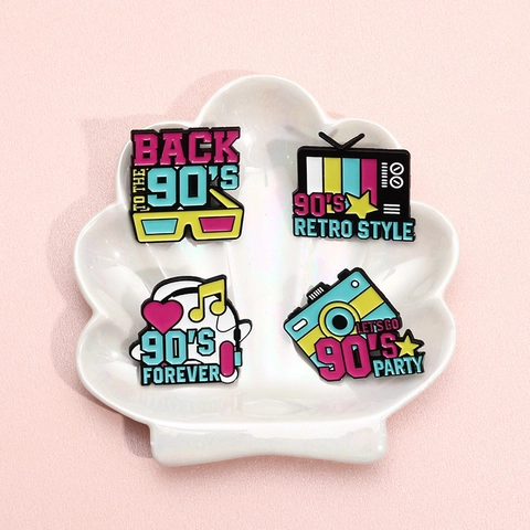 Épingles en Émail Style Rétro des Années 90 Broches en Alliage Vintage Caméra TV Lunettes 3D Badge Métallique Coloré Bijoux