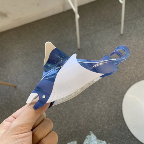 Manta Ray Shape Hair Claw Clip Acetate Ocean Animal Stingray Marble Texture Hairpin Strong Hold For Women Girls