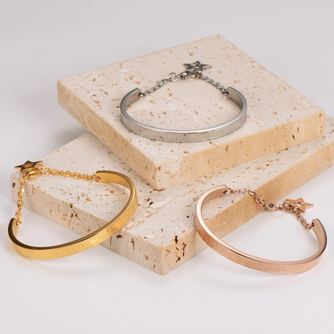 Brazalete De Estrella De Acero Inoxidable Con Estrellas Grabadas Y Colgante De Estrella Hueca Cadena Ajustable Joyería De Mujer