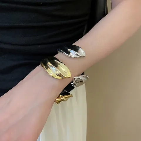 Bracciale Rigido In Metallo Minimalista Con Texture Irregolare Aperto Per Donne Gioielli Di Moda