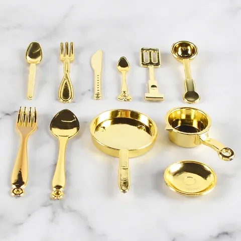 Ensemble De Vaisselle De Cuisine Miniature Accessoires De Maison De Poupée Finition Métallique Petites Cuillères Fourchettes Couteaux Poêles Jouets