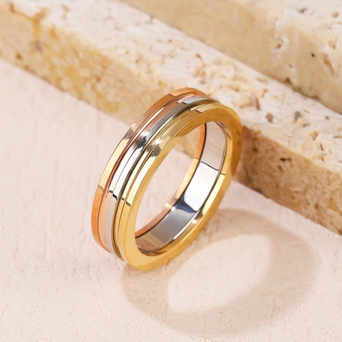 Gold Silver Rose Gold Interlocking Band Stainless Steel Polished Stacking Ring For Women Minimalist Fashion