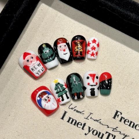 Press On Nails Christmas Santa And Tree Pattern Short Trapezoid New Year Theme Glossy Resin Festive Cute Handmade Style
