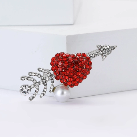 Broche Mode Alliage En Forme De Coeur Strass Rouge Flèche De Cupidon Avec Künstliche Perle D'imitation Pour Costumes Pulls Femmes