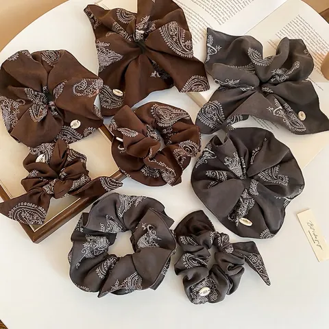 Vintage Paisley Print Oversized Cloth Scrunchie Korean Style Elastic Hair Tie With Bow And Button Decoration For Women