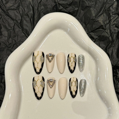 Luxury Handmade Snake Pattern Gray Cat Eye Press On Nails Glossy Rhinestone Inlaid Long Almond Shape Fake Nails Manicure For Women