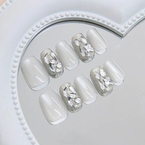 Faux Ongles Faits À La Main Oeil De Chat Paillettes Argentées Strass Luxe Style Simple Cool Ongles Amovibles Pour Femmes