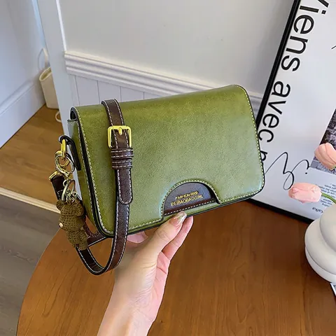 Bolso Bandolera Mujer Pequeño Cuadrado Estilo Urbano Cuero PU Color Contraste Bolso De Hombro Con Llavero De Oso