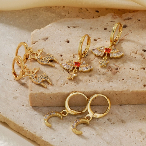 Boucles d'Oreilles en Cuivre Incrusté de Zirconia pour Femmes Forme Géométrique de Lune et Noeud Doré Élégant Minimaliste Bijoux