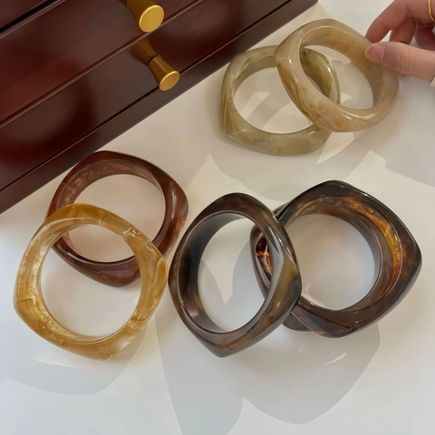 Vintage Resin Bangle Bracelet Women Acrylic Wide Thick Round Marble Pattern Amber Tortoiseshell Polished Hand Jewelry