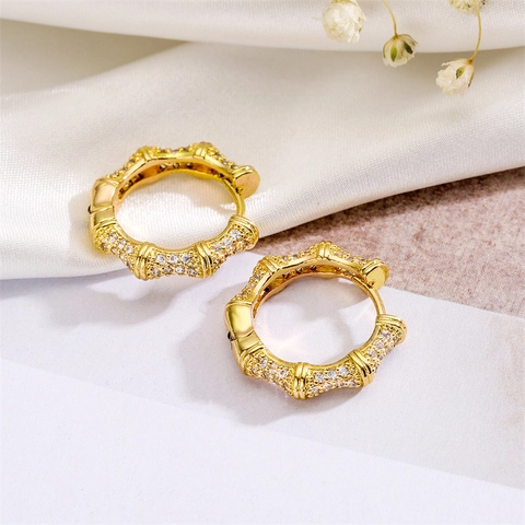 Geometrische Ruit En Bamboe Vorm Hoop Oorbellen Koper Ingelegd Met Zirkoon Elegante Zoete Sieraden Voor Dames