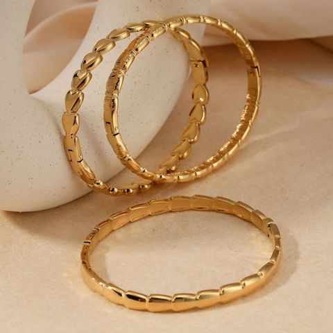 Bracciale Rigido Geometrico In Acciaio Inossidabile Cuore Placcato Oro Texturizzato Impermeabile Ipoallergenico Gioielli Donna