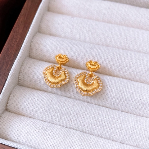 Orecchini Stile Cinese Volpe Ruyi Con Zircone Rame Placcato Oro E Perno In Argento Sterling 925