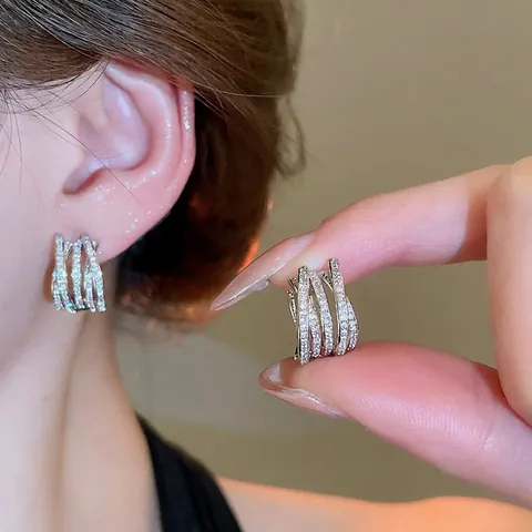Multi Layer Cross Huggie Ohrringe Mit Zirkon Kupfer Glänzend Silber Ohrstecker Für Frauen Mode Elegant