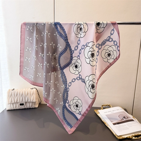 Carré De Satin En Polyester Élégant Imprimé Chaîne Et Fleurs Foulard De Cou Pour Femme Accessoire De Mode