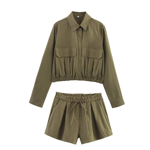 Tenue Chemise Et Short Femmes Vert Olive Top Court Manches Longues Et Short Taille Haute À Cordon Style Utilitaire