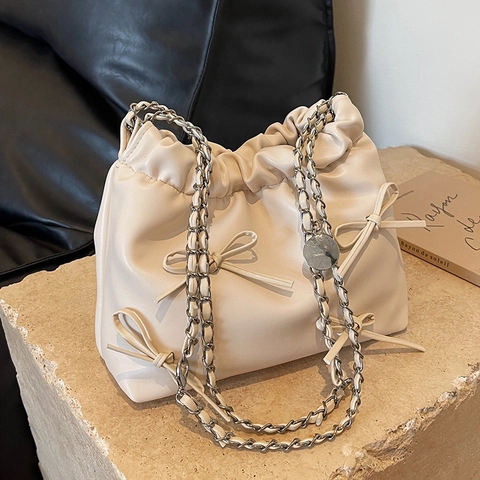 Damen Eimertasche PU Leder Schleife Dekor Kordelzug Plissee Kettengurt Metallic Schulter Umhängetasche