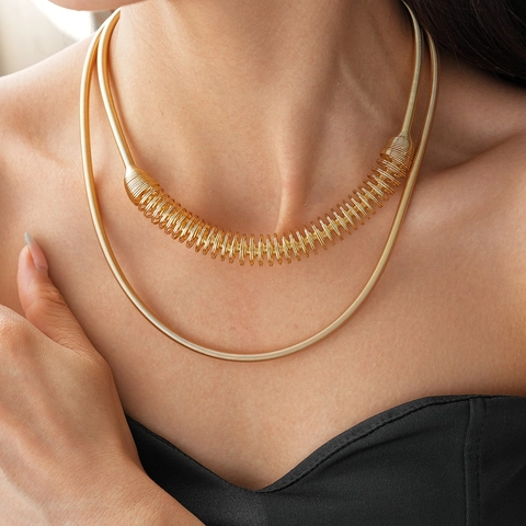 Collier Double Couche En Fer Vintage Plqué Or Style Industriel Ressort Chaîne De Pull Pour Femmes Accessoire Élégant