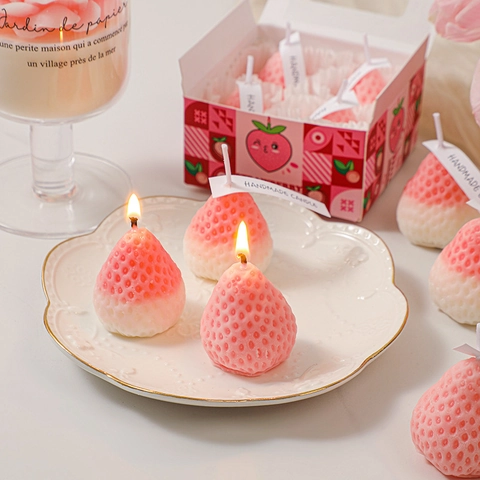 Handmade Strawberry Scented Candle Simulation Fruit Shape Soy Wax Home Atmosphere Decoration Romantic Birthday Gift